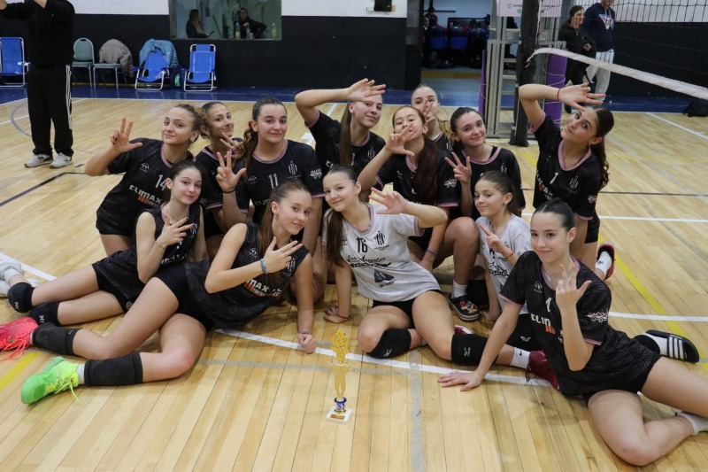 Estudiantes fue tercero en el Provincial de Voleibol Sub 14